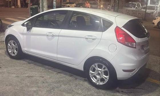 FORD FIESTA 1.6 SEL HATCH 16V FLEX 4P POWERSHIFT FORD FIESTA 1.6 SEL HATCH 16V FLEX 4P POWERSHIFT